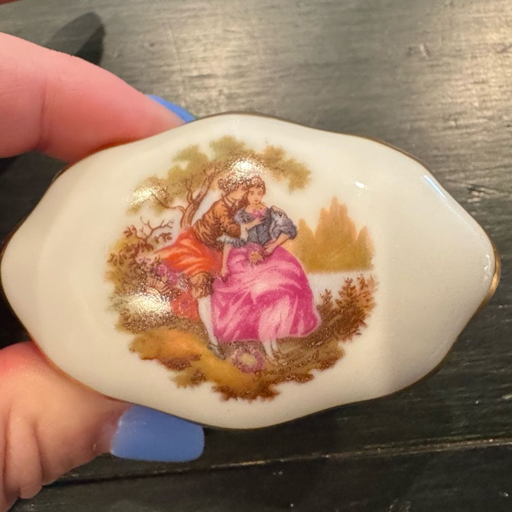 Vintage Limoges porcelain trinket box with
"Fragonard Courting Couple" scene.